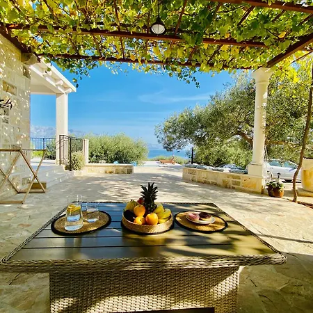 ヴィラ Unique In Olive Field With Salted Swimming Pool-villa Frida *