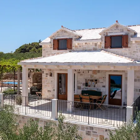 Unique In Olive Field With Salted Swimming Pool-villa Frida ヴィラ サマティン