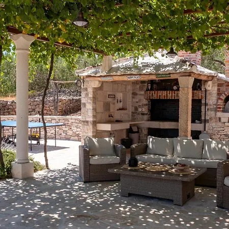 Unique In Olive Field With Salted Swimming Pool-villa Frida サマティン
